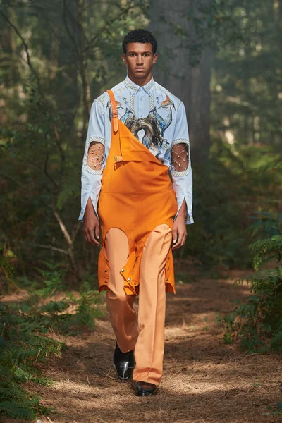 Look 25